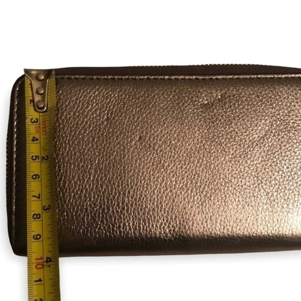Michael kors silver metallic clutch zipper wall wristlet